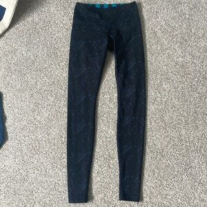 Lululemon size 4 leggings black and blue low rise